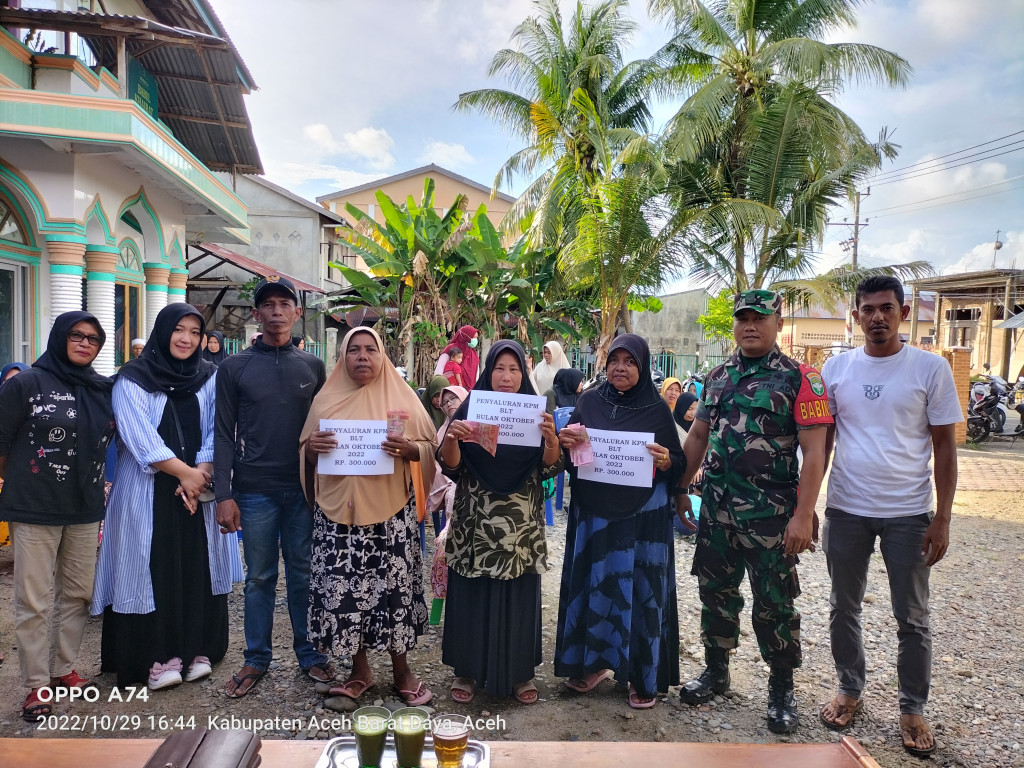 PEMBAGIAN BANTUAN LANGSUNG TUNAI BLT GADANG